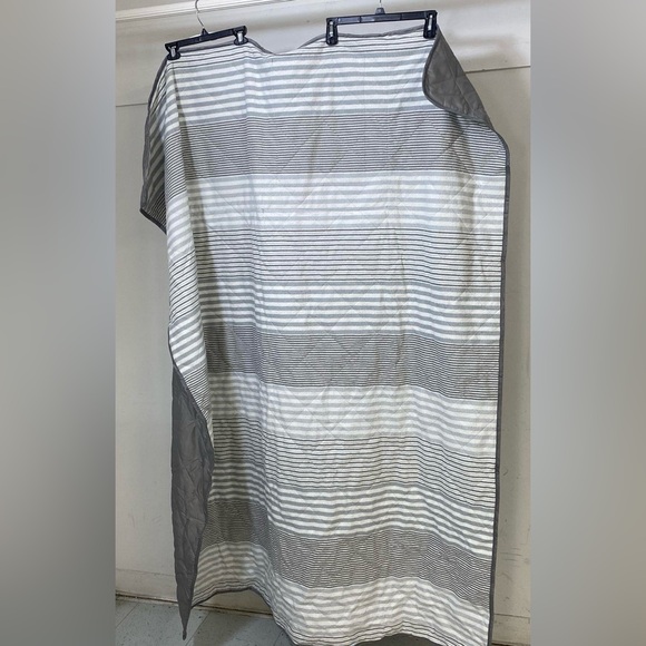 UGG Mischa Packable Outdoor Blanket - Picnic Festival Beach Camping Concert - Picture 9 of 10